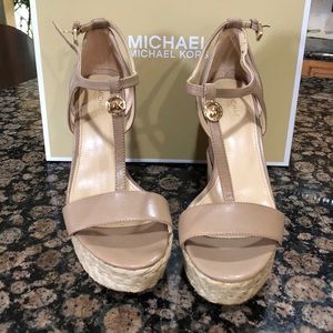 Michael Kors Kerri Wedge Leather (khaki)